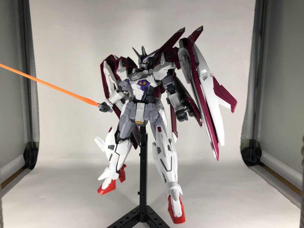 基本装備はジェミニから変わらず、試作ビーム・ライフルとビーム・ソードだが、新たにシールドの小型化や肩部装甲とバックパック、下脚部の変更。これにより索敵能力や機動力、火力の強化が施された。