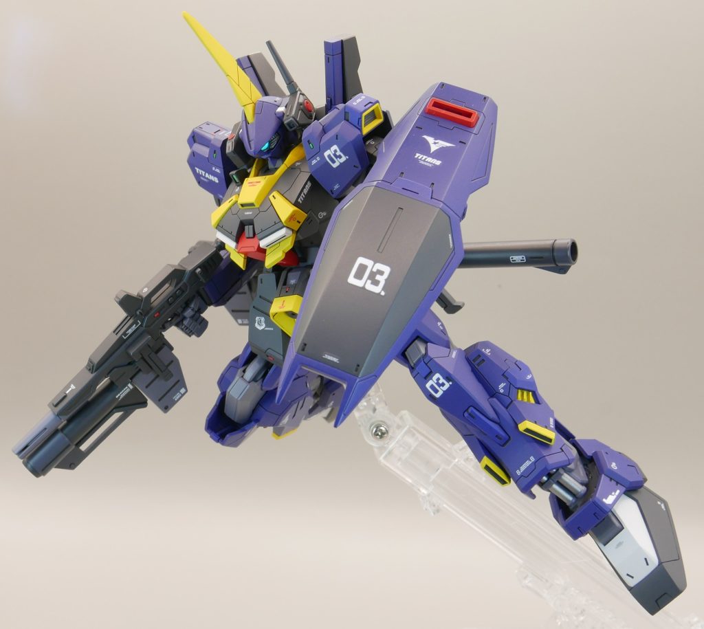 メイン画像のポーズを別角度で