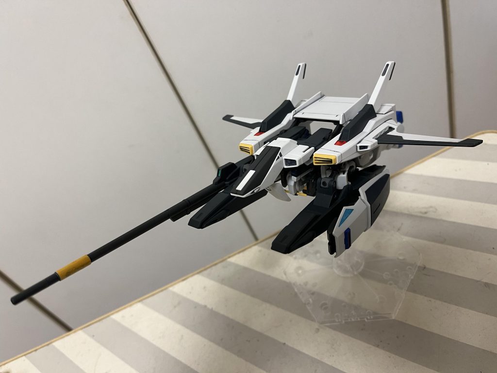 Gフライヤー。昔から合体時にシールド捨てるのは違和感あったんで、Gディフェンサー側に取付する加工はして良かった。簡単ですしね。