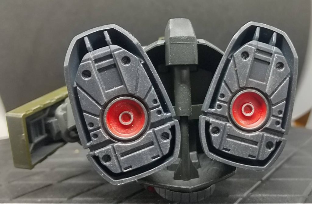 足裏は、肉抜きは埋めてはいませんが部分的に塗装してあります。元キットでグレーの部分は、ティターンズブルー1を使用しております。