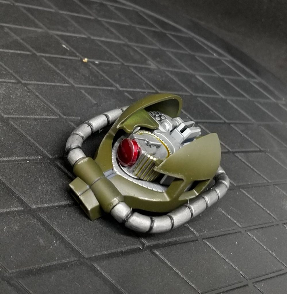 ヘッドパーツのメカ部はシルバーで塗装してあります。動力パイプの部分もシルバーで塗装しております。