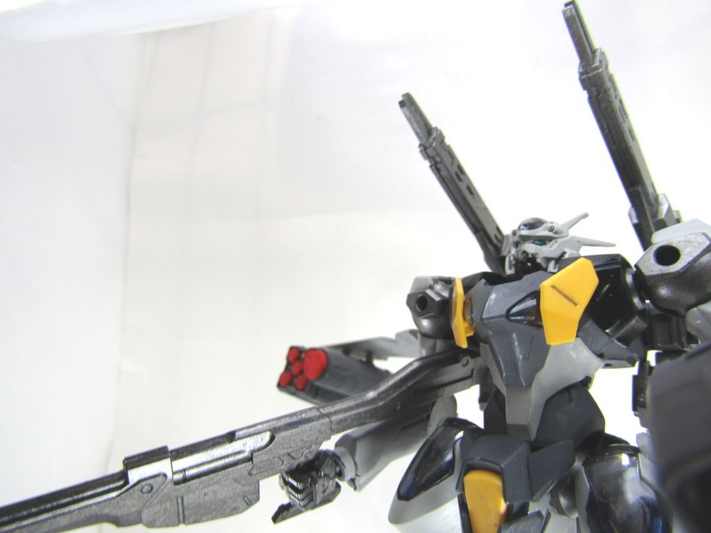 最初に気に入った水星の魔女MSはファラクトでしたが、デザインが完成されすぎて、なかなかほかのイメージができませんでしたが、30MMの再販で第2期地球編(予想)にでてきそうな感じでやってみようと作成してみました、BGMにワルキューレのLIVE DVDを聴きながら。