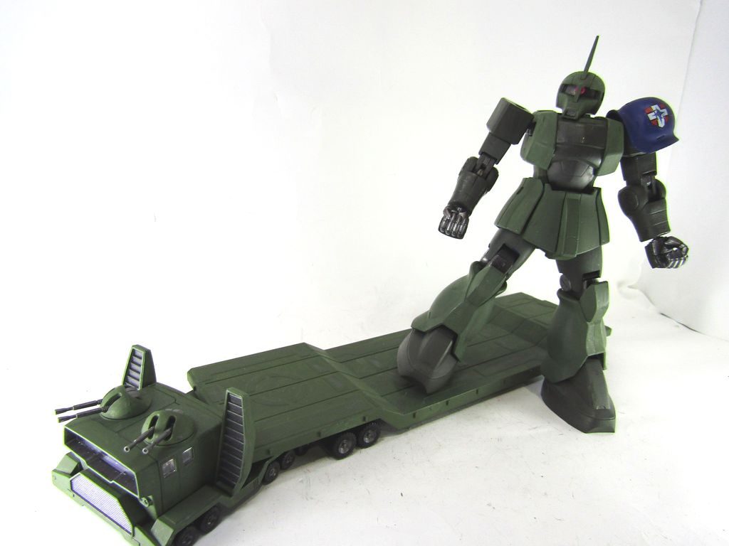 ラル専用ザク、大地に立つ