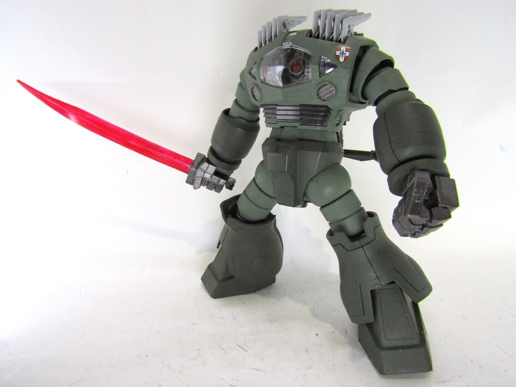 対処に困った連邦に頼まれたジオン共和国外交官に一言「わしたちが望むのは‥‥‥わしたちが国を愛したように、国もわしたちを愛してほしい!」弓矢を作るのにかなり悩みましたが、ギズモのセリフが頭から離れなかった。あと、このセリフをラルさんに言わせたくてこの機体を作成しました。このセリフがあるからランボーは2が一番印象深いです。