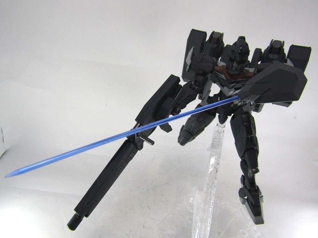 エアリアルのビームサーベルしか付けれない構造だったので、代わりに境界戦機の装甲擲弾砲をシールドとして装備。ビームサーベルとしても使えるという設定です。