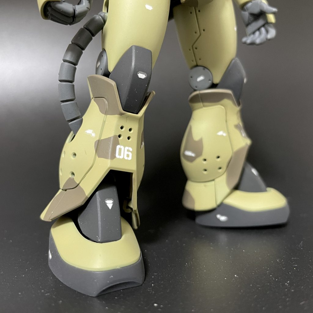 足は結構モールド・ブチ穴頑張ってます。