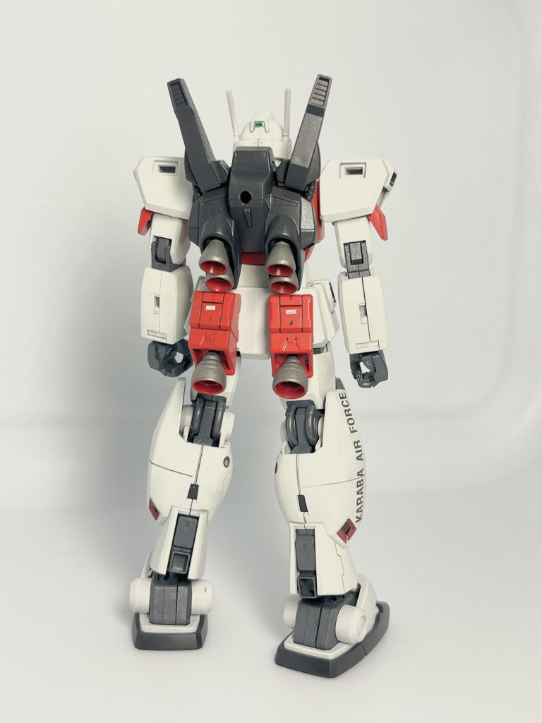 リアアーマーにはビルダーズパーツのバーニアを増設して滞空能力を強化