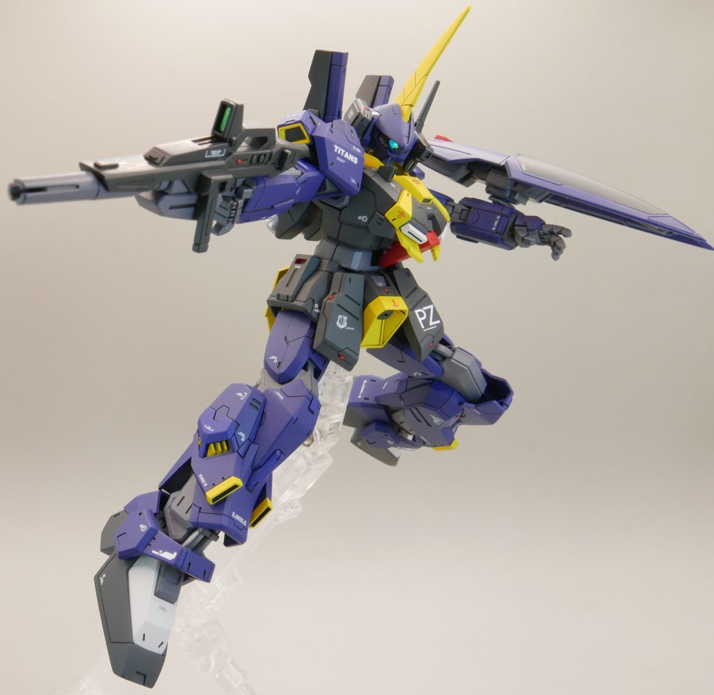 最後は例のポーズで。通常のビームライフルにも変更可能です。最後までご覧いただきありがとうございました。