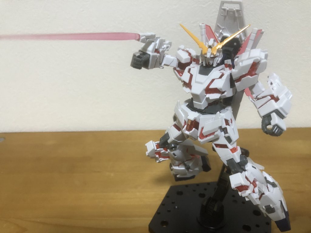 ここからはユニコーンモード購入後、そちらに付属のパーツを使って撮影。ビームトンファー、面白い装備ですね。