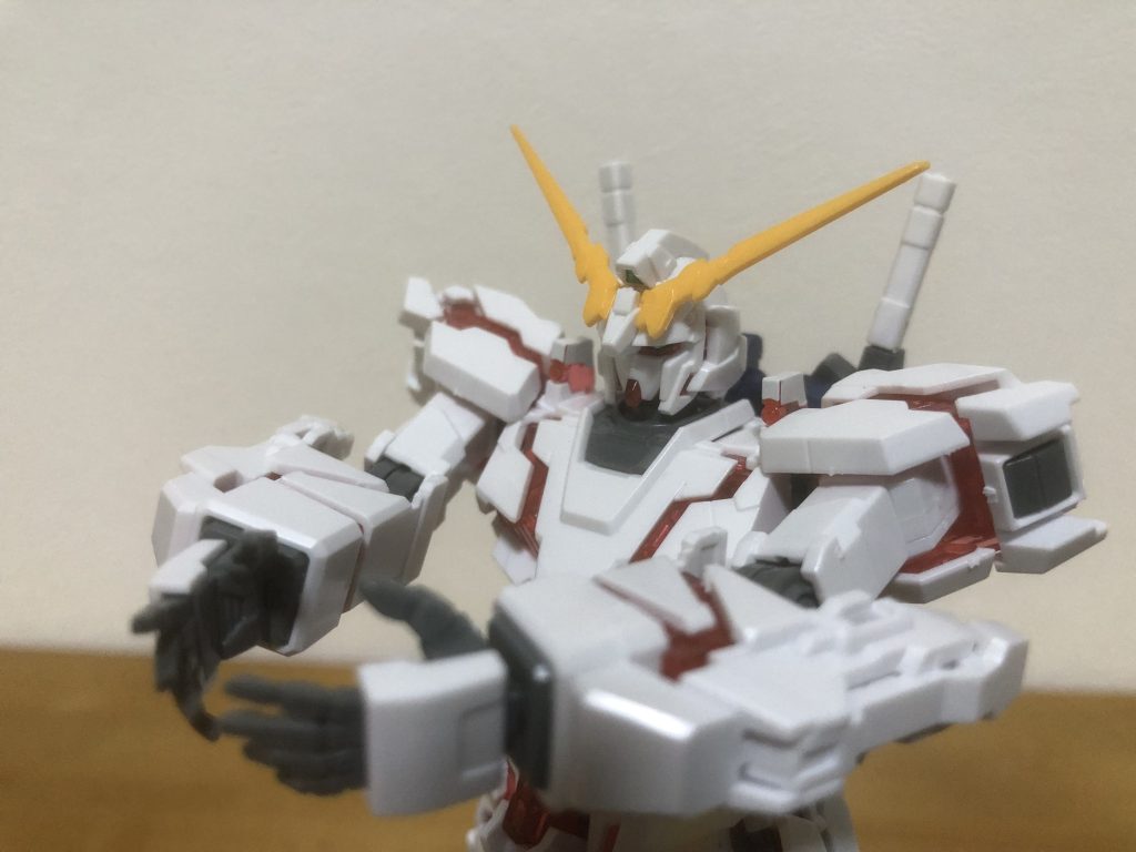 ミネバ様救出シーン。ユニコーンモード付属の平手を見て「これはもしかして……」と思ってやってみたら見事ピッタリでした。こういう再現ができるのは凄いですね。