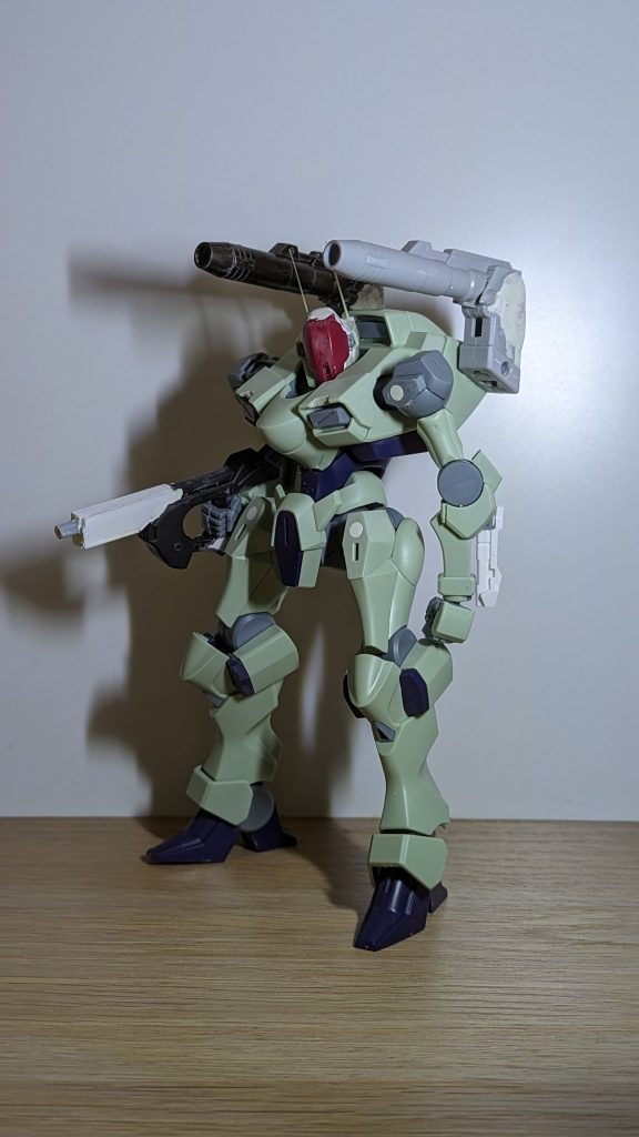 最初はツインキャノンでした。接続部がイカれたので泣く泣くミサイルポッドに変更。