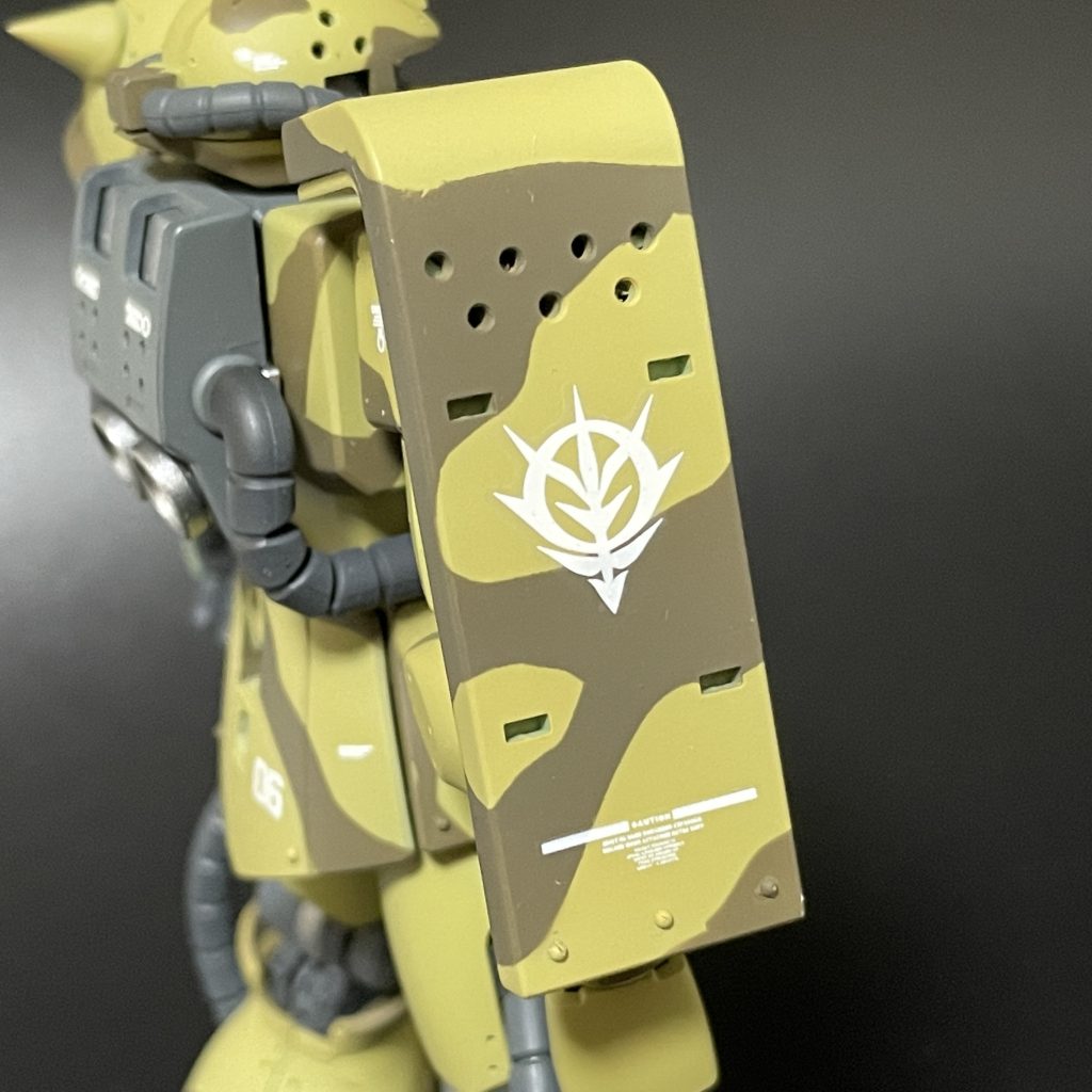 シールドにブチ穴開けたら強度が弱くなるのはスルー。格好良ければいいのですw