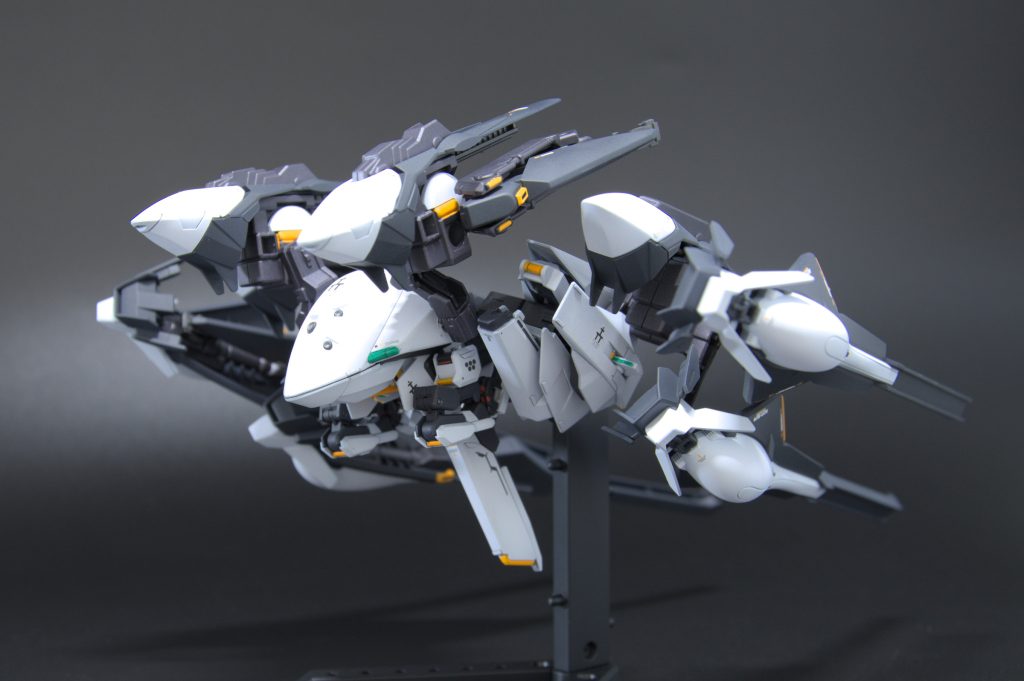 おまけのモビルアーマー形態。増加ユニットが重すぎて崩壊直前。もう二度と変形しません(笑)