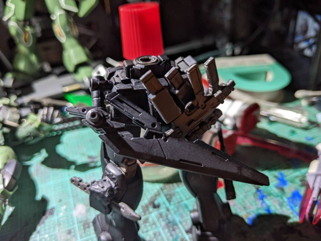 最初はマシンガンは手持ちでいこうって思ったんですが、ちょうどアクションベースのなんかのジョイントがまさかフィット！そのままｾｯﾁｬｺしました。