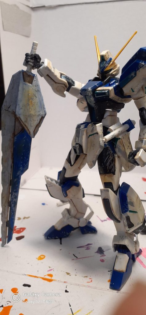 ちなみに歴戦の勇者という名前は、こんなボロボロな感じでも次々とモビルスーツ部隊をなぎ倒していったことから、このような名前がついたという感じです。