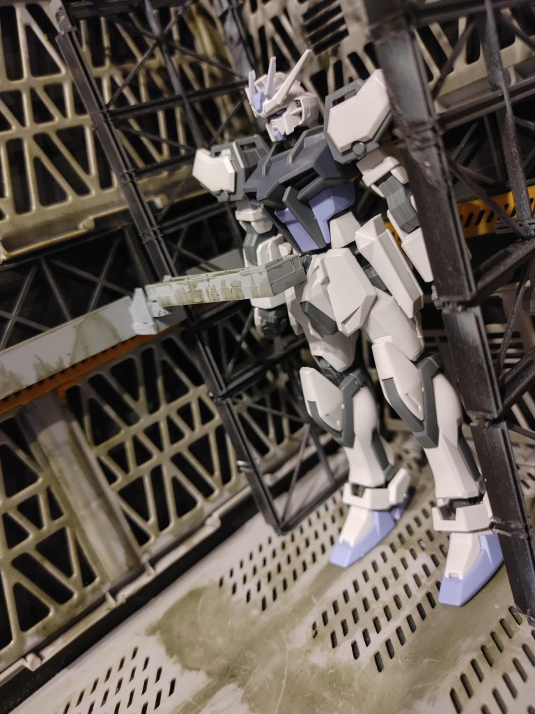 ストライクが素組なので、(／。＼)