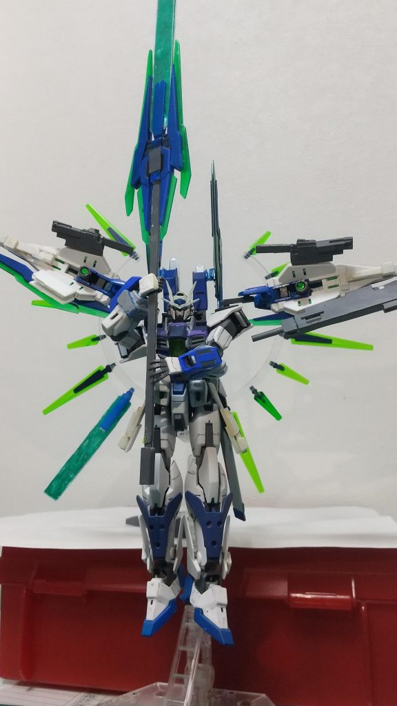 トランザムライザー(ソードモード)gnソードビット(A.B、大)をgnランスに付け他のgnソードビットを円形に広げ粒子を制御し巨大な刃で相手を切り裂くこの機体の奥の手その1