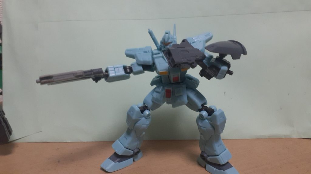 2丁拳銃としても使えるライフル、ショートシールド装備の撹乱仕用、