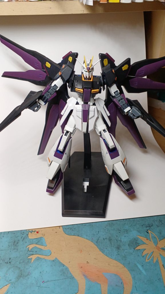 このインペリアルゼータはドラグーンの発展型ワイバーンシステムが搭載されてある。その威力はユニコーンのビームマグナムに匹敵するほどの威力である。