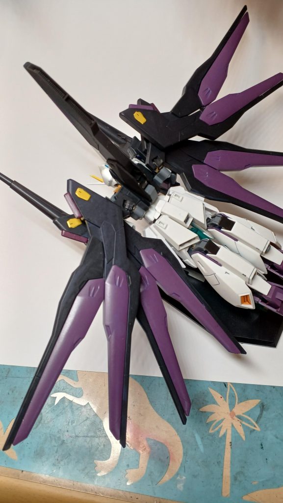 ウェイブバーン形態この形態は大気圏や地上、水中などを高速に移動できる形態となっている。