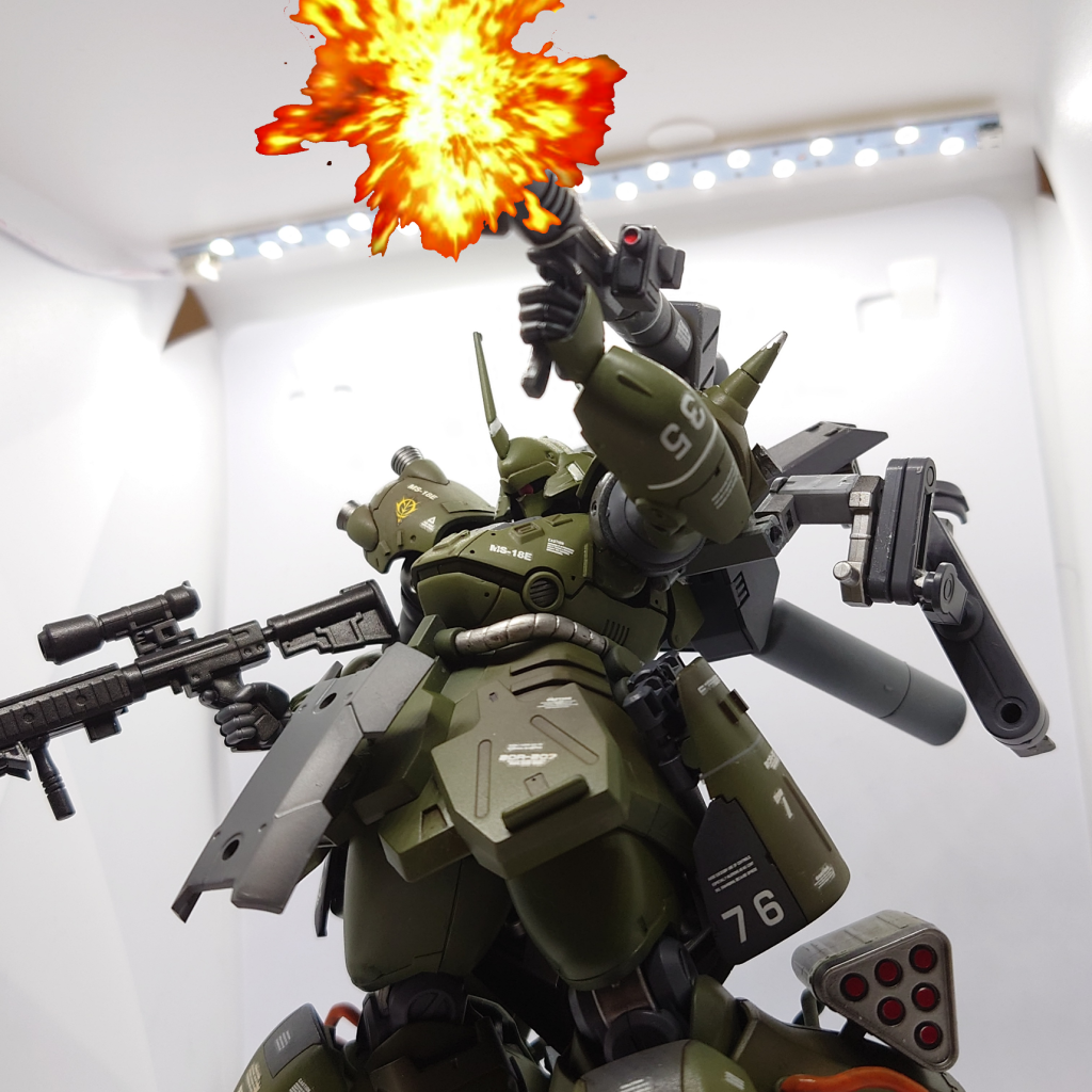 ジャイアントバズ後期型ケンプファーやリックドムⅱのものと同型ベース機から装備数が一つに減らされている。
