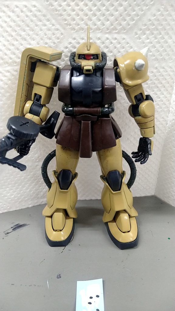 全塗装完了。塗装漏れ、移りはウェザリングで わかりにくいようにごまかします。次にデカールを貼りました。