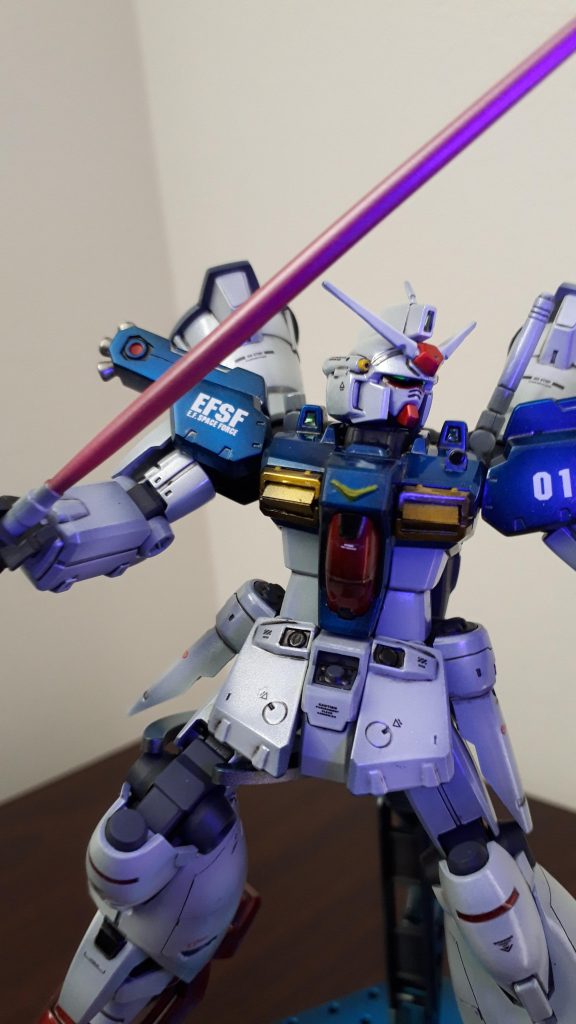 ツインカメラ、ビームサーベルは蛍光塗料です。