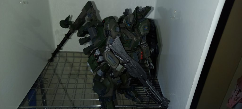 最後に斜め上から………色を軍用色使いましたが落ち着いた色になってなかなかいいです。