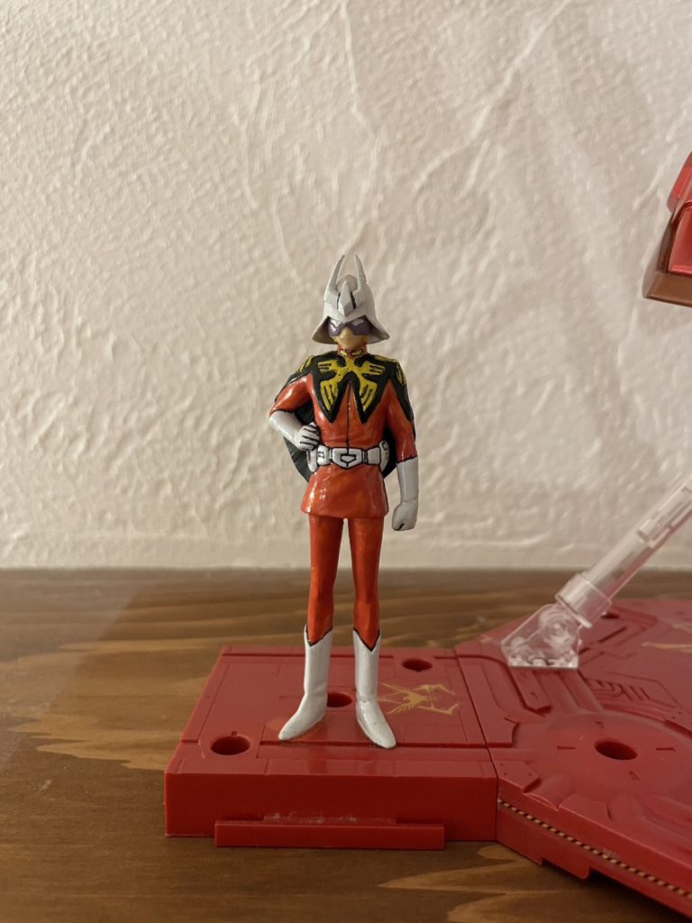 シャアもいます笑これは中学生の時に筆で塗ったシャアです笑