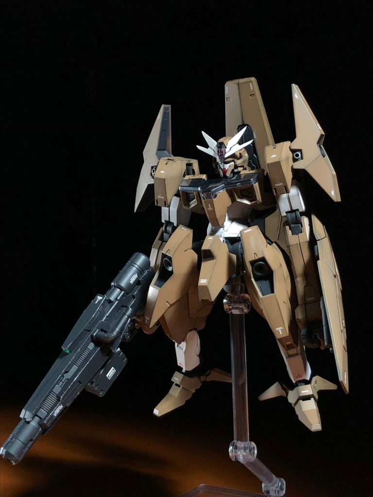 クセの強いスタイルですが大好きです。面が映えるデザインだと思うのでエッジを強調してみました。