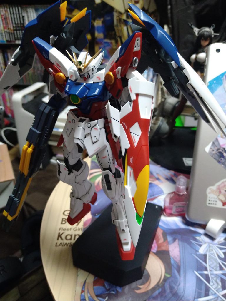 今回は墨入れ  艶消し吹いて、アンテナ、バーニアだけマーカーで塗ってます