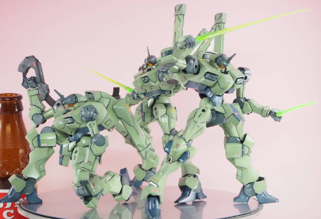 量産機体は一体じゃ寂しいので、今回は一編に3体作ってみました。