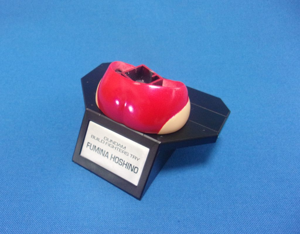 腰周りは本体と台座の接続パーツを芯にして作っています。