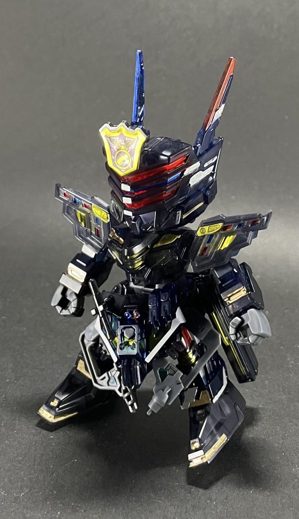 せっかくのクリアカラーなので、塗装はガンダムマーカーでの最小限の部分塗装にしました！