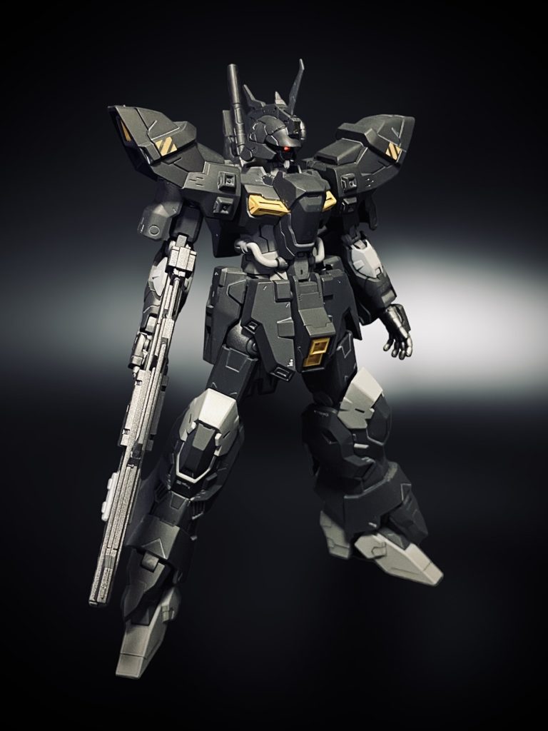 背中のファンネルコンテナがサザビーみたいで好きじゃないので取っ払ってしまいました。