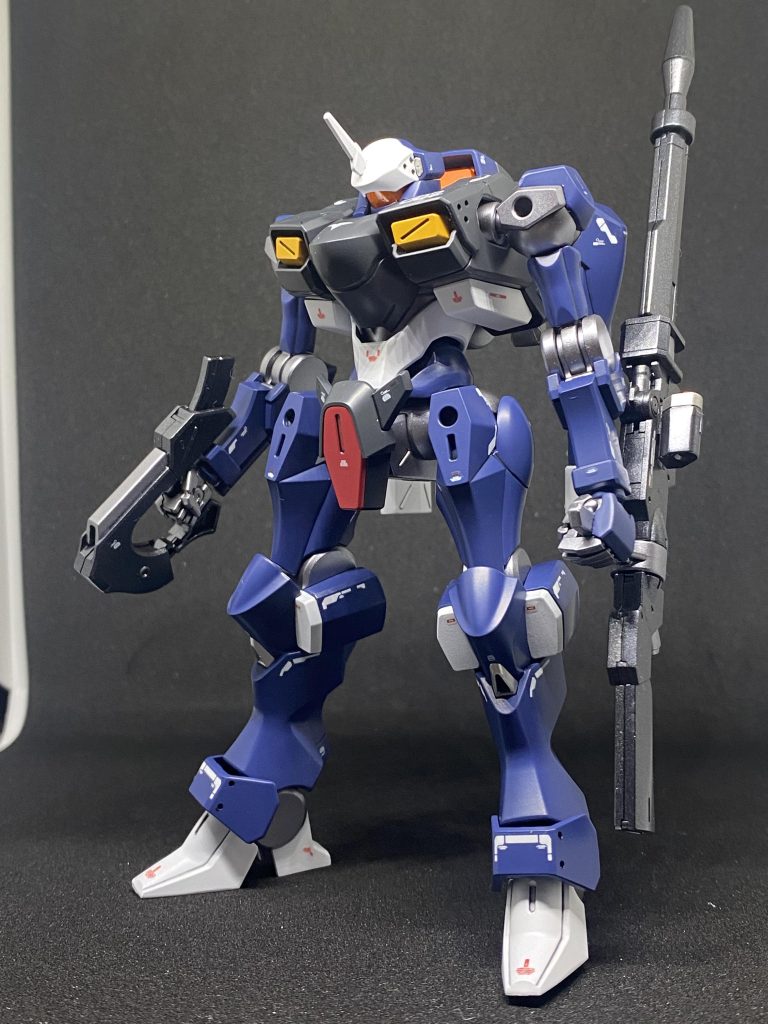 使用したカラーは、本体が、クレオス のティターンズブルー1、2   フレーム部分はガイアのフレームメタリック2です。各部に下手くそですが、◯穴やマイナスモールド等追加してみました。