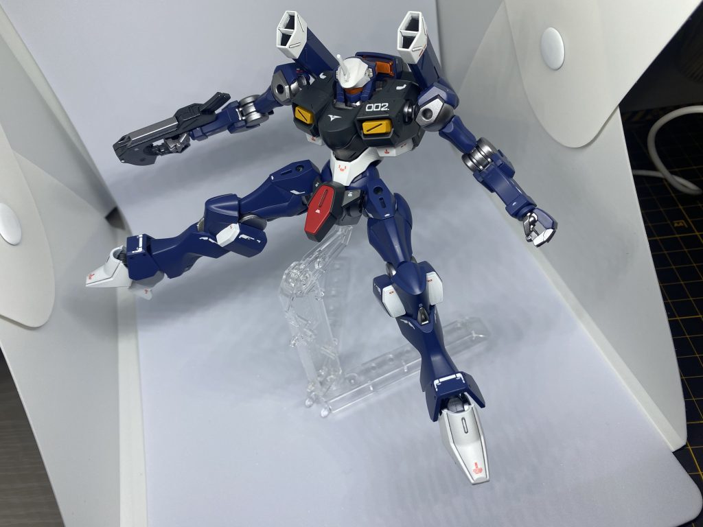 一応エラン君の搭乗を想定しているので、002のナンバーを貼ってあります。