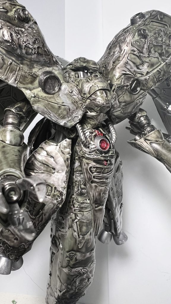 素組み→溶かしたランナー竹串につけて垂らす→サフ→緑→シルバー筆塗り→水性スモークグレー筆塗り→少し激落ちくんで、スリスリ