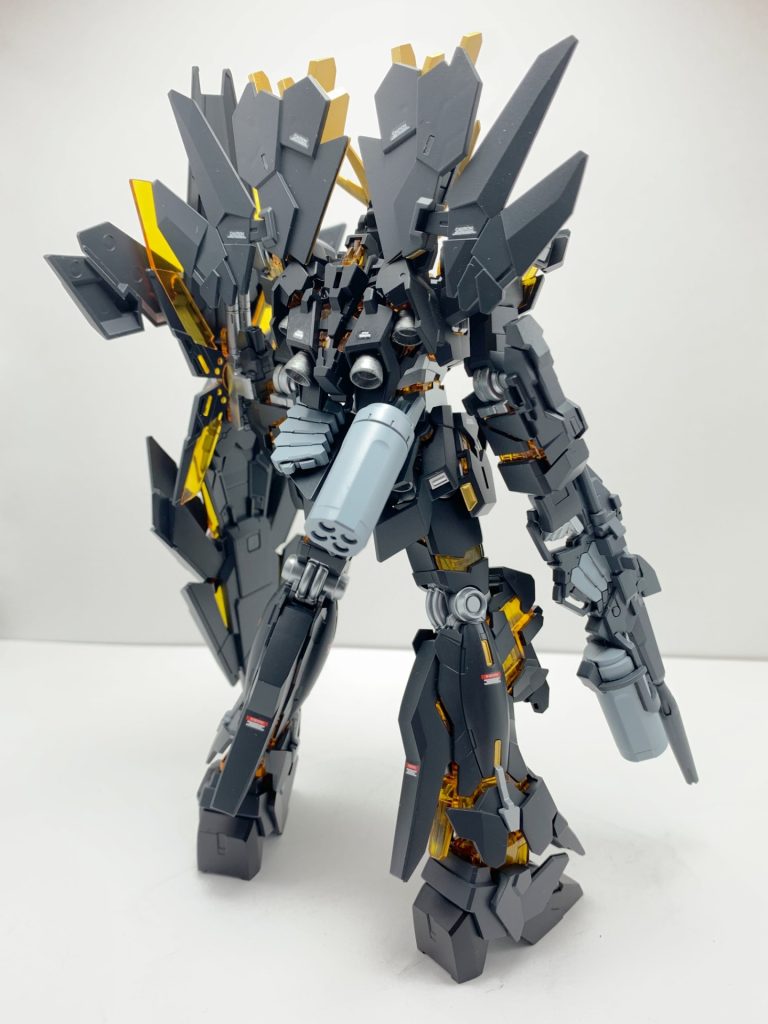 関節部はシルバーで塗装。目を引くポイントとしました。