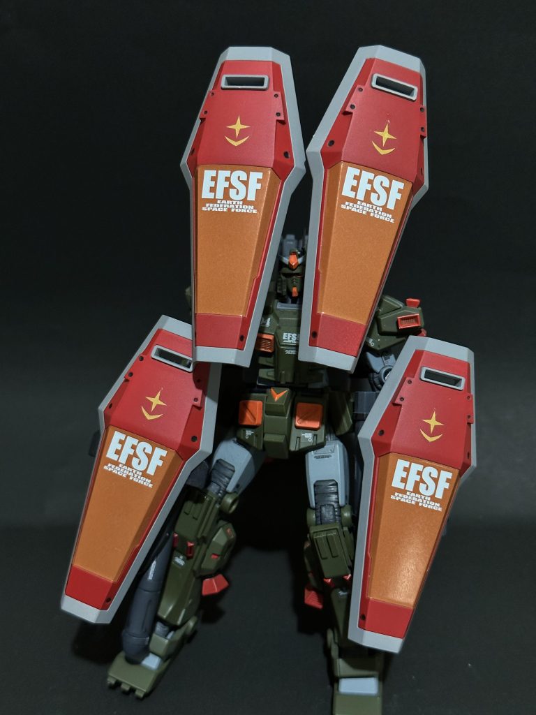 シールドお化け。もはや本体が見えません。関節のシーリングの合わせ目を消す作業の時に、やり過ぎると元のシワが無くなってしまいます。パテやカッターで掘り直したり。今回は画像少なめです。