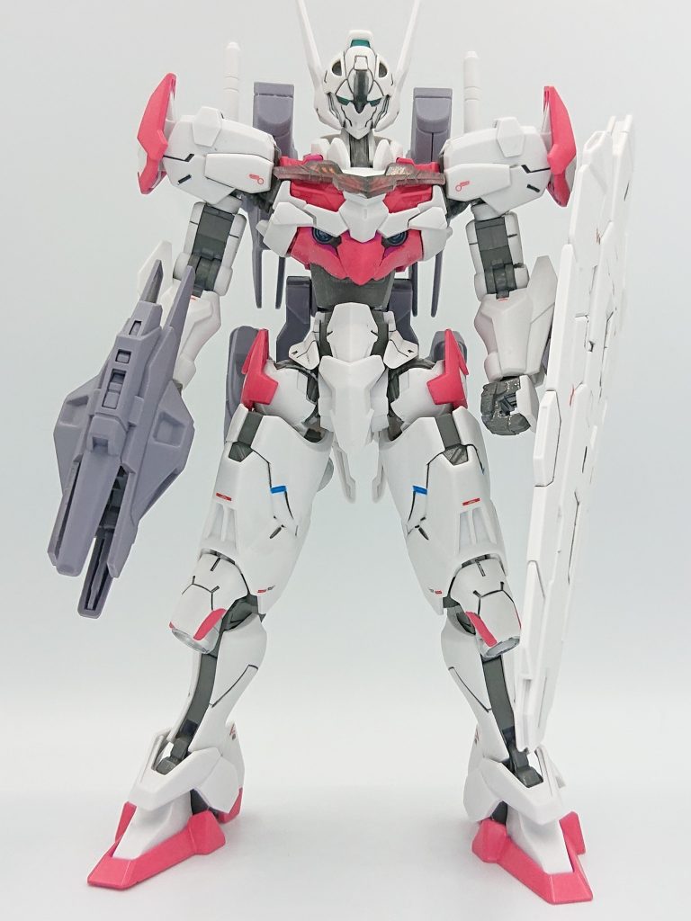 頭部センサー、胸部円形部分と脚部の青色部分が蛍光エナメル塗料を用いています。ブラックライトを当てたら光るようにしたかったのですが、ブラックライトを持っていなかったので光るかどうかはまだ未確認。