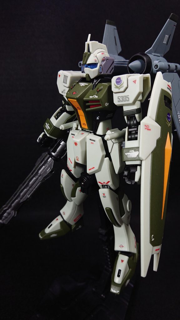 頭部 :ダガーLボディ :ダガーL腰部 :ダガーL肩 :ダガーL腕部 :ダガーL脚部 :ダガーLバックパック:ウィンダム武装 :ビームバズーカ(30MM)