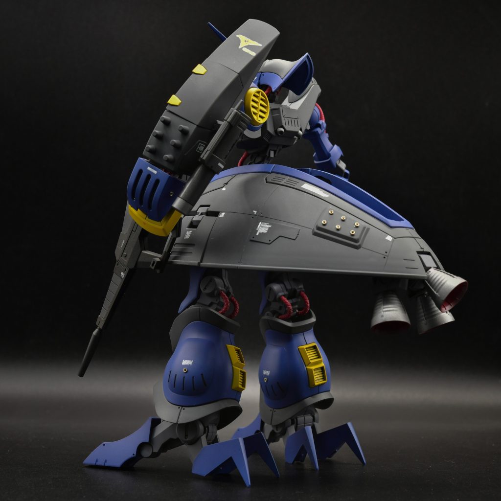 デカールは市販の水転写シールと、最近再販されたバンダイのZシリーズを使っています。