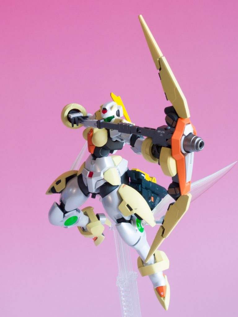 アーチャーの名の通り弓型のビーム砲を装備