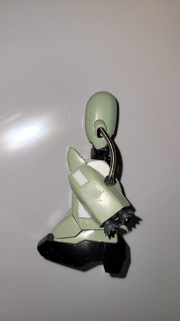 シナンジュのスラスターのように動力チューブをスプリングで