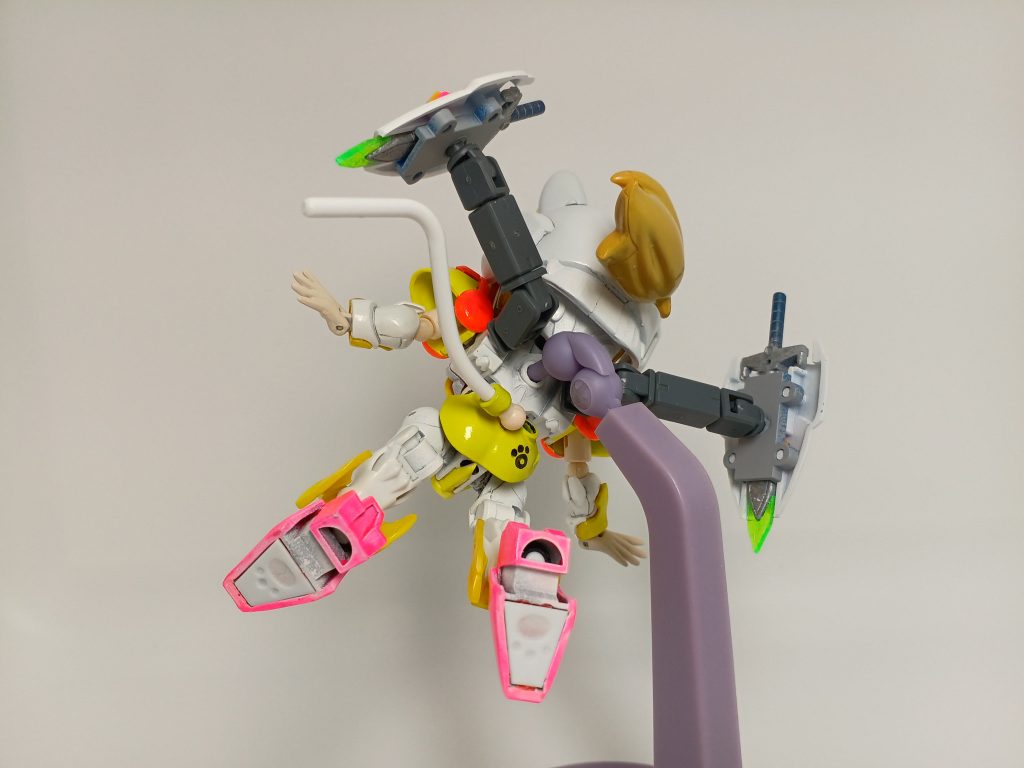 モールドは、削り出し。お尻は、素体頭部パーツを改造、肉球マークは、手書き。