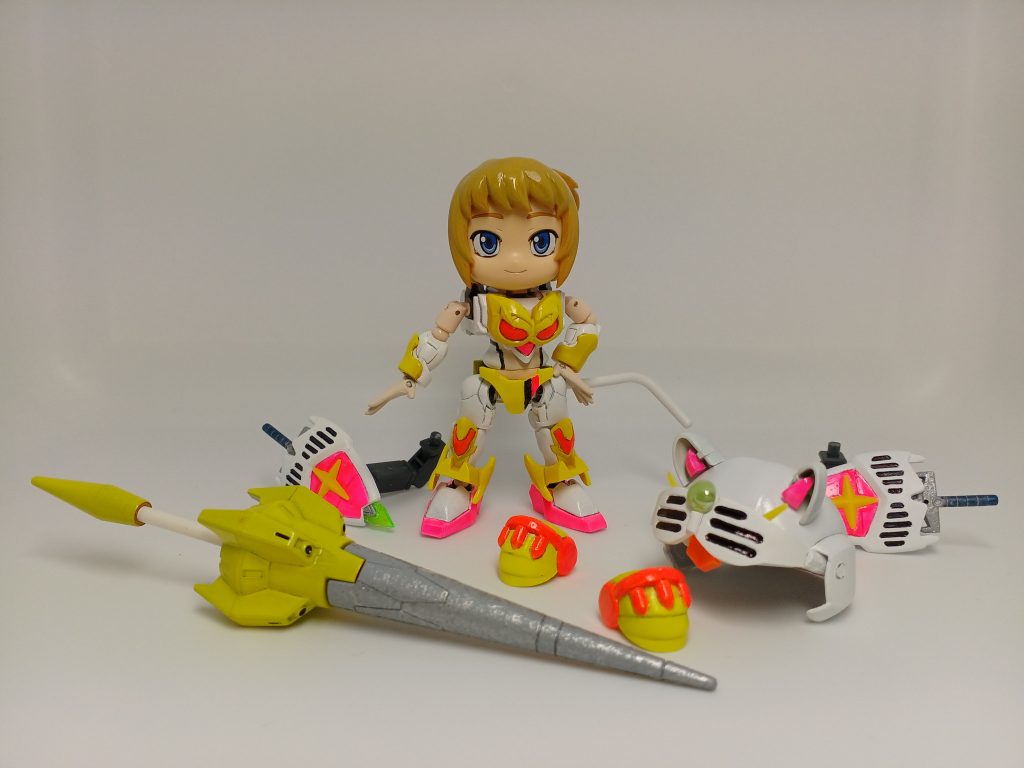 武装解除。鎧は、ナイトガンダムにネコっぽく装飾。バイザー、しっぽは、ランナーで手作り。