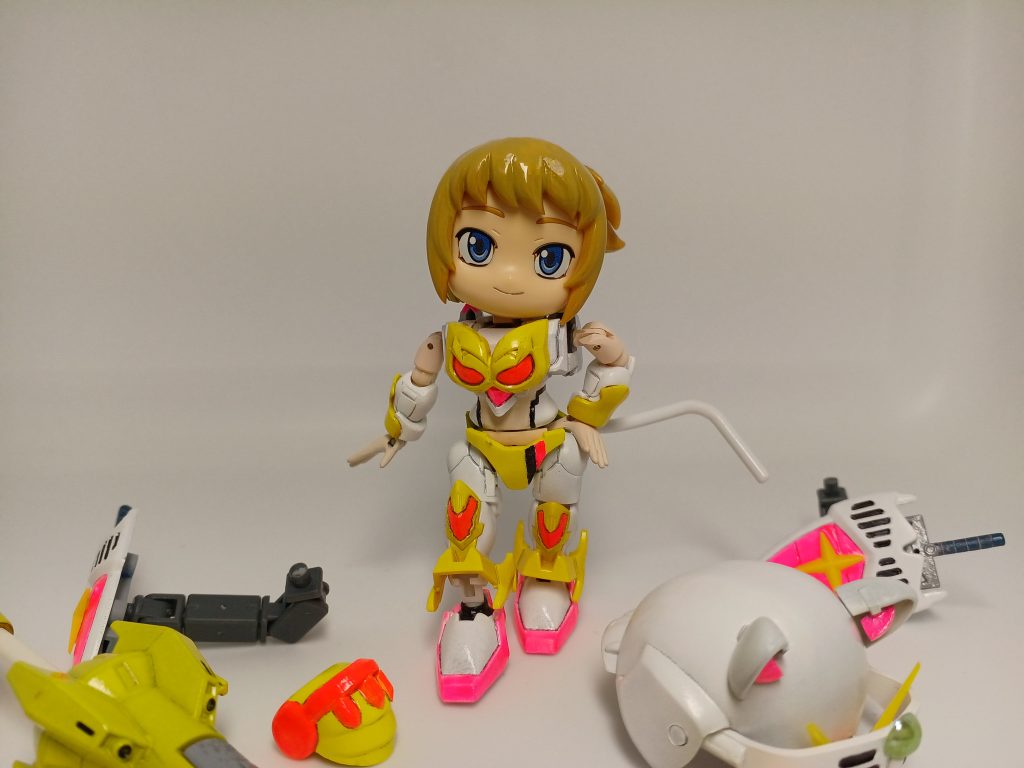 二の腕、パンツは、プラ材で手作り。素体は、股関節のスリム化、ひじ関節増設。顔は、キャラッガイを使いました。