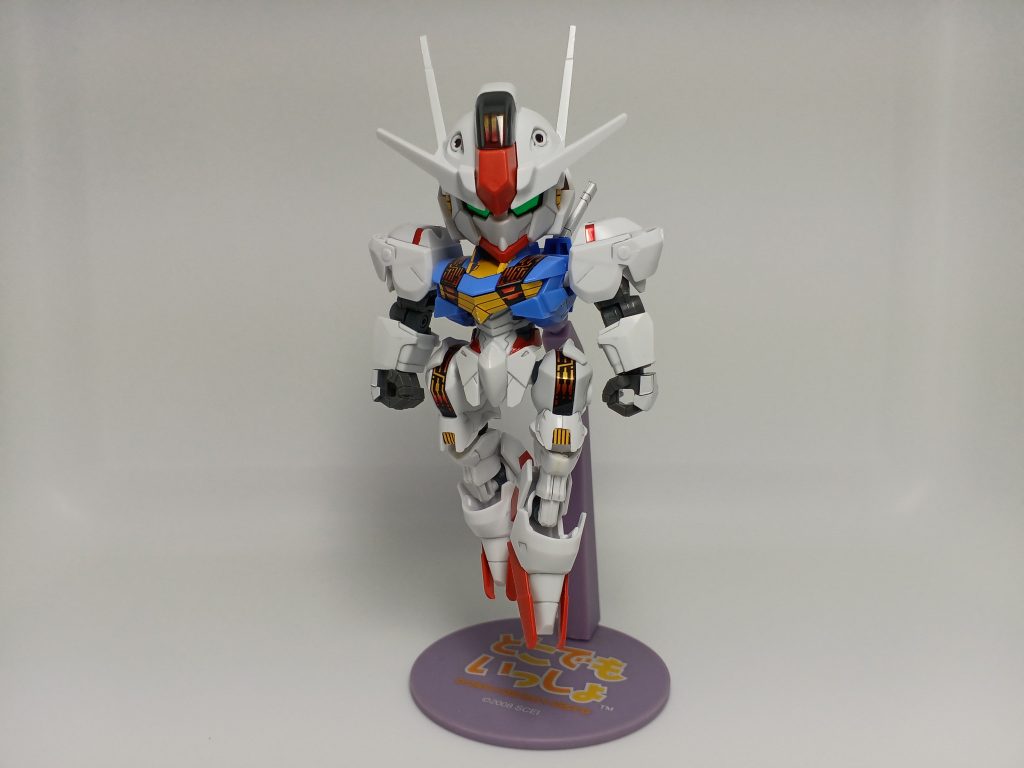 立った時も、膝パーツが内部に収まるよう調整しました。