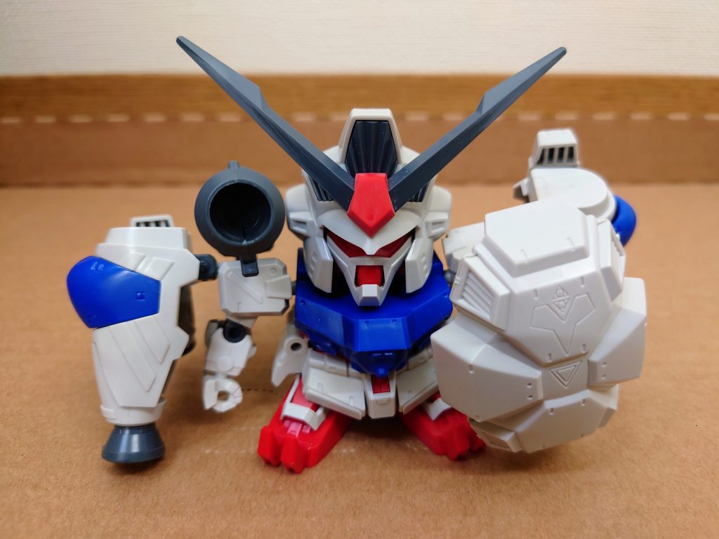 素組みの状態を撮影しようと思っていたのですが碗部にもう手を入れてしまって……毎回何かしらコンセプトをもって作っているのですが、今回のコンセプトは①元のプロポーションの状態に出来る②プロポーションに少し手を加えた好みのものにも出来る③メイン武器をとにかく！とにかく目立つものにするです！3番がアホですね(笑)